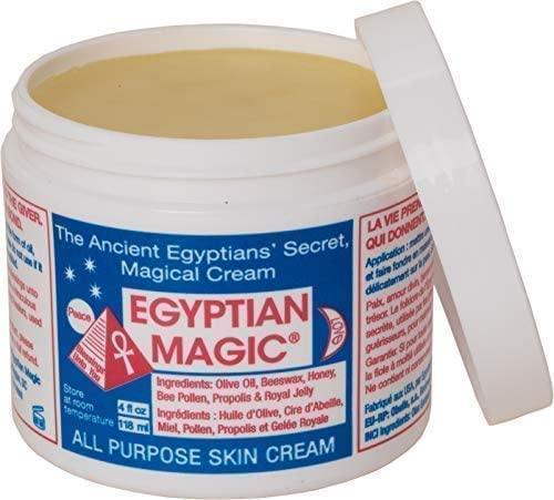 Crème Egyptian Magic, pot ouvert, soin naturel hydratant chez Alazina, cosmétique multi-usages.